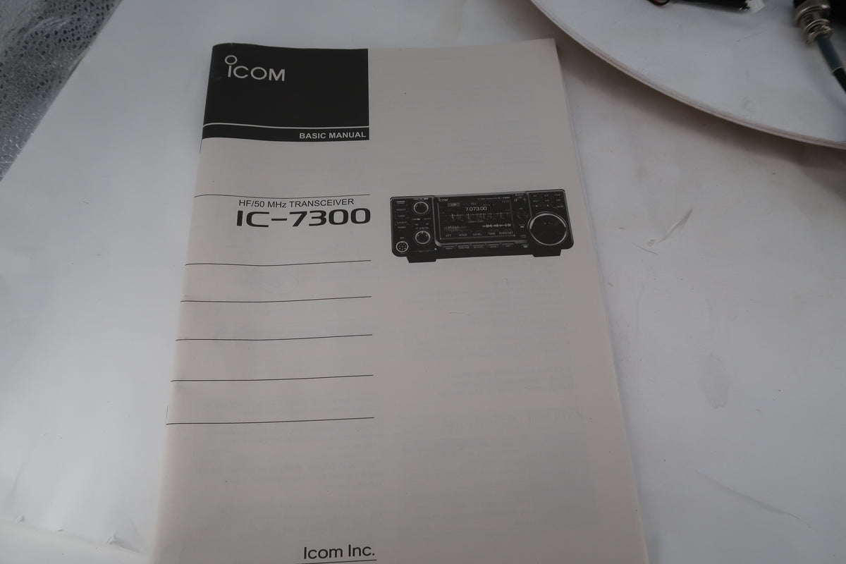 U20201 Used Icom IC-7300 HF/50MHz Transceiver w/Carry Handles