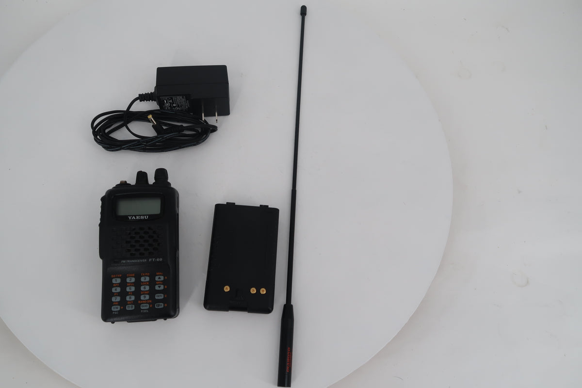 U20430 Used Yaesu FT-60R Dual-Band 144/430MHz FM 5W Handheld Transceiver