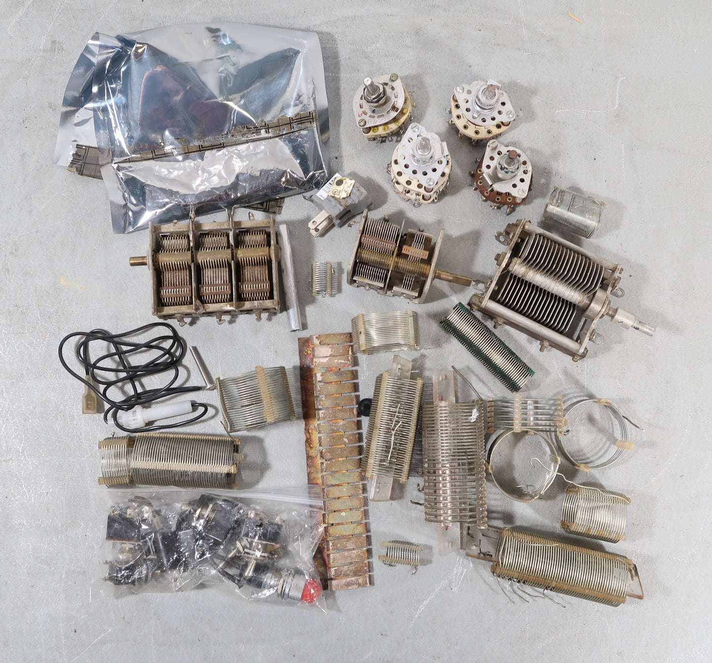 U19490 AS IS Antique & Vintage Radio/Amplifier Parts Lot