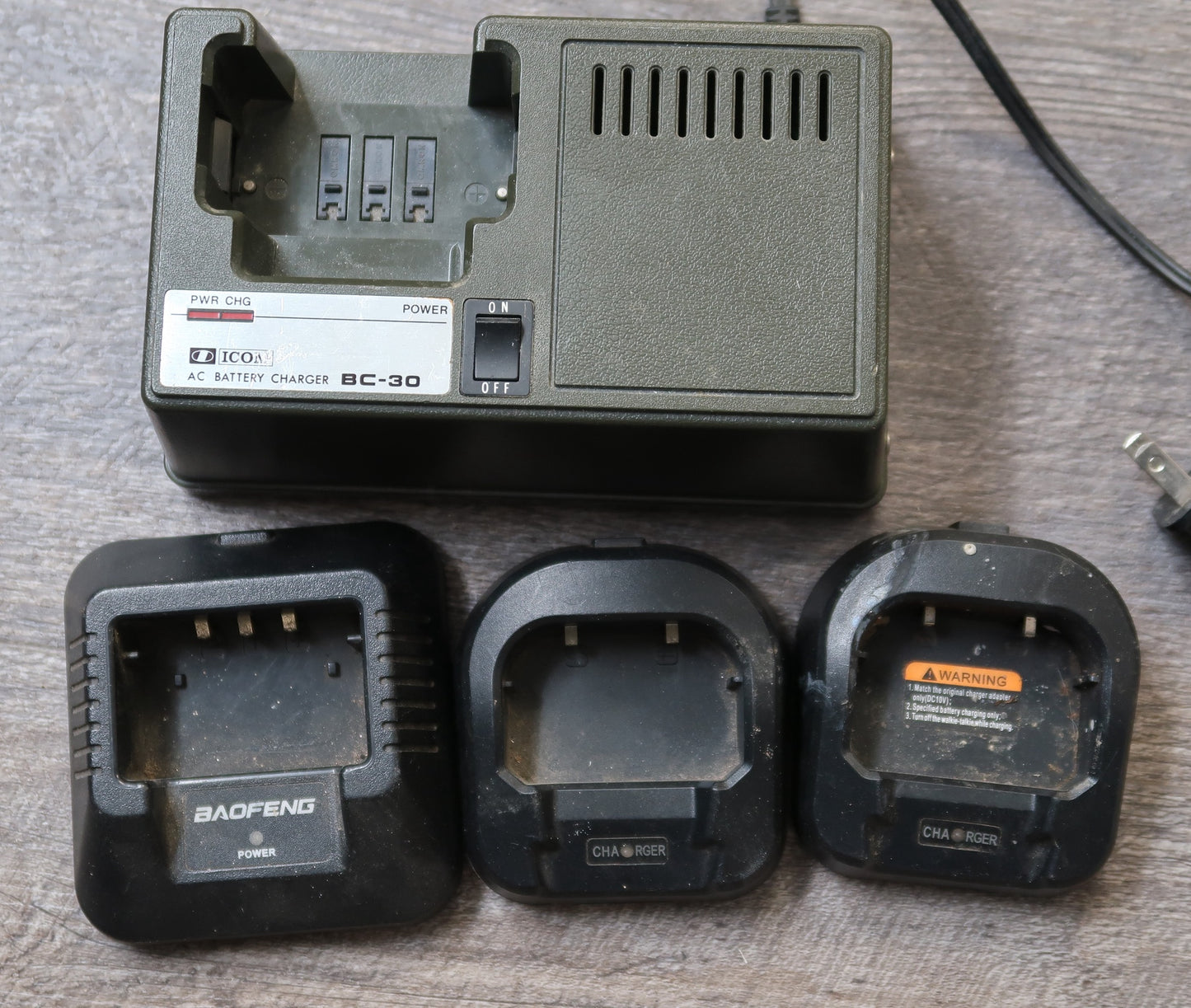 U18582 AS IS Miscellaneous Handheld Transceiver & Accessory Lot Estate Deal