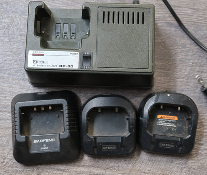 U18582 AS IS Miscellaneous Handheld Transceiver & Accessory Lot Estate Deal