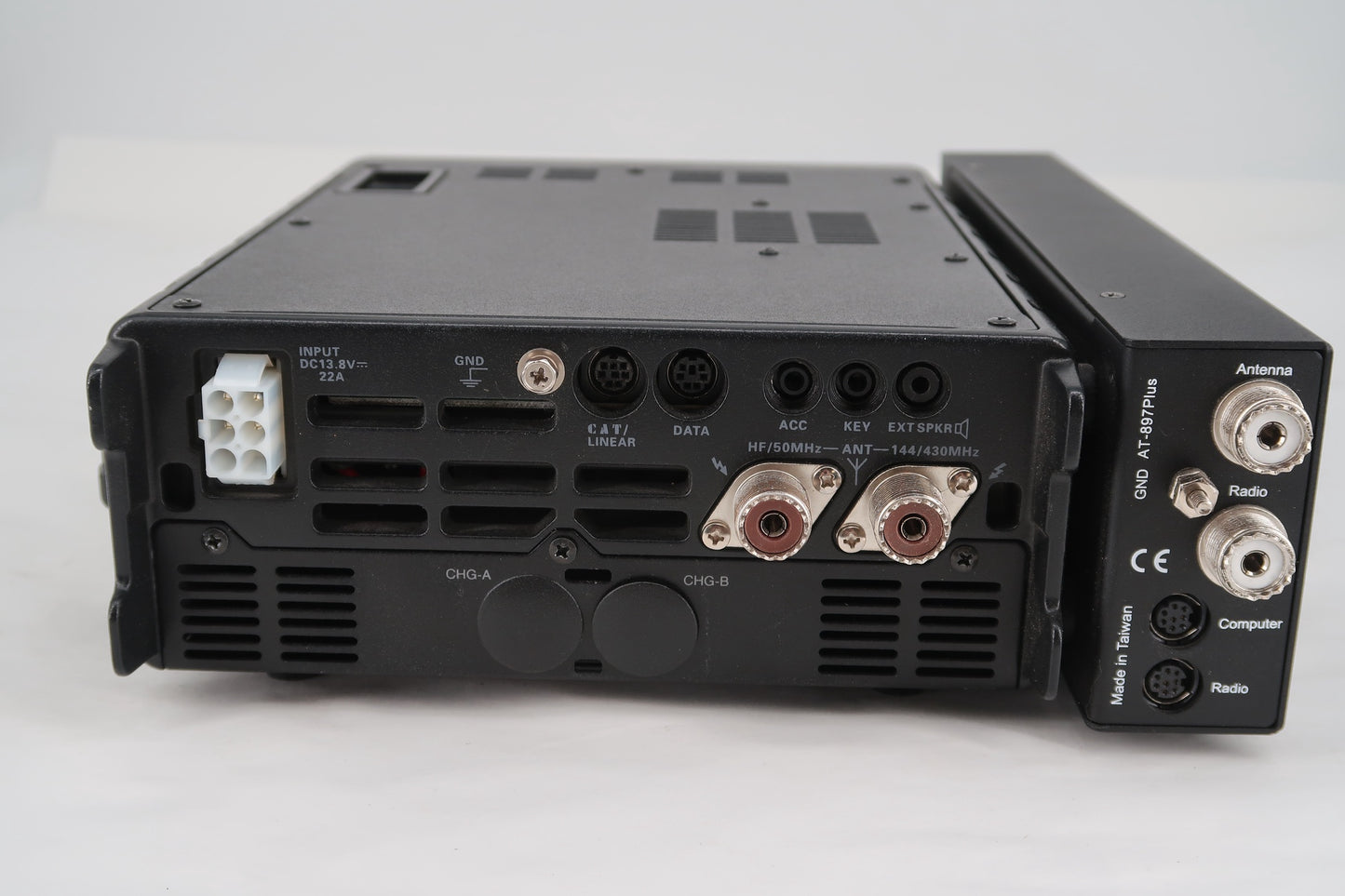 U18733 Used Yaesu FT-897 HF/VHF/UHF All-Mode Transceiver w/ LDG AT-897 & MANY EXTRAS