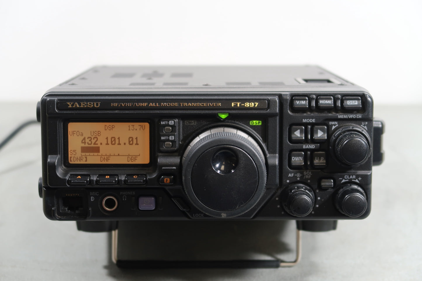 U18986 Used Yaesu FT-897 HF/VHF/UHF All-Mode Transceiver w/ FP-30C & Apache 4800 Case