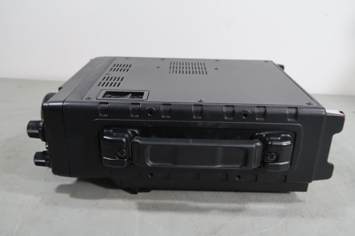 U18986 Used Yaesu FT-897 HF/VHF/UHF All-Mode Transceiver w/ FP-30C & Apache 4800 Case