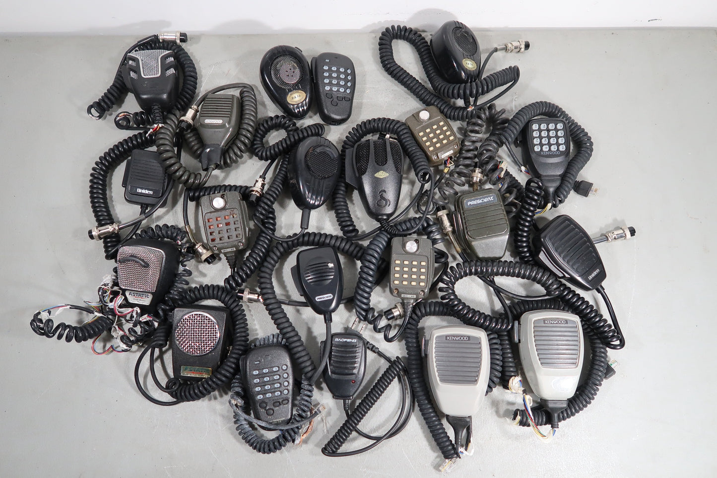 U19110 AS IS Untested LARGE Ham CB Radio Handheld Microphone Lot w/ Various Brands & Models
