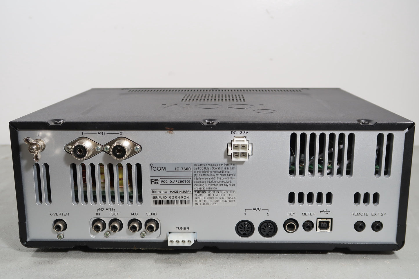 U19135 Used ICOM IC-7600 Amateur HF/ 50MHz Transceiver w/ New Mic & Power Cord