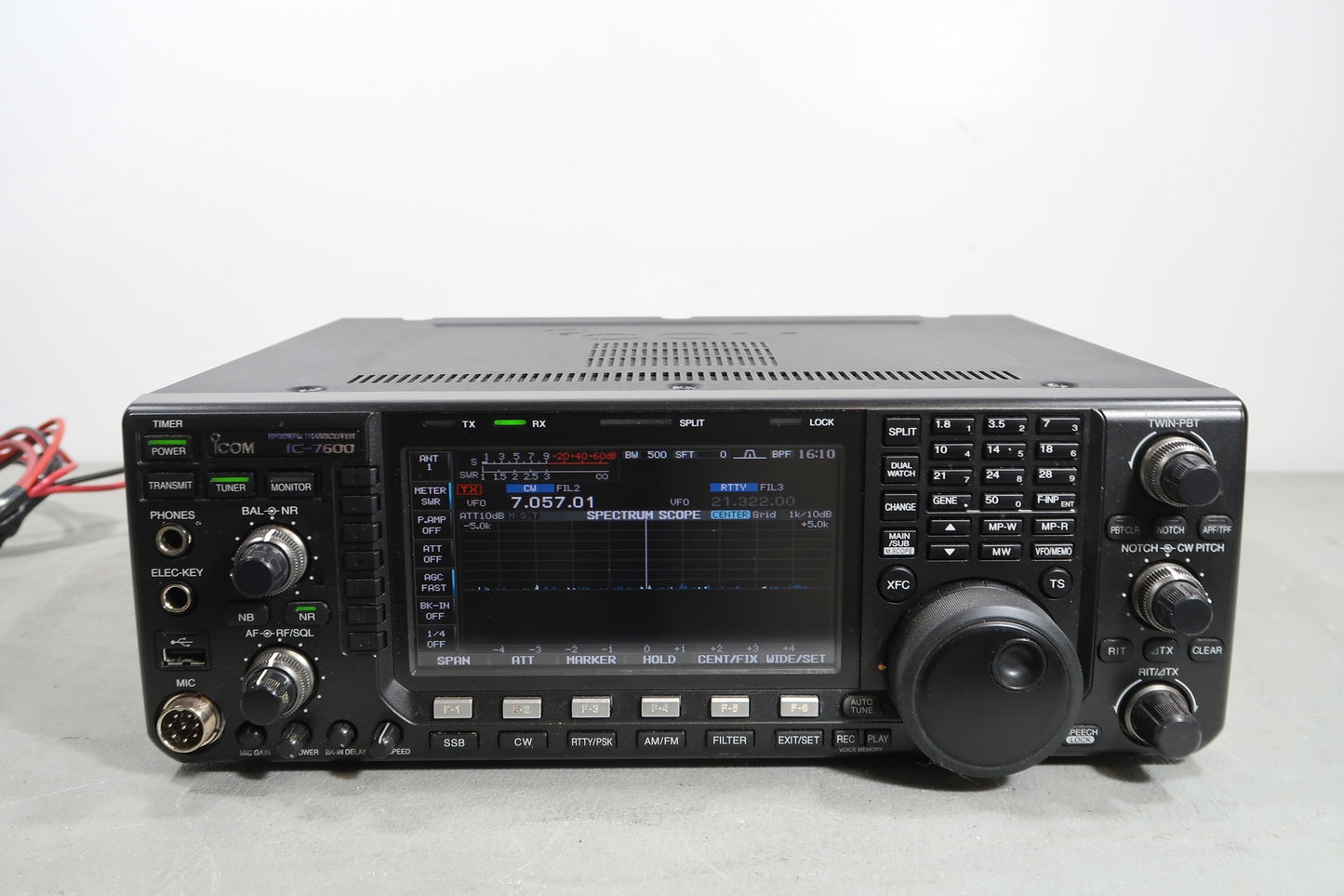 U19135 Used ICOM IC-7600 Amateur HF/ 50MHz Transceiver w/ New Mic & Power Cord