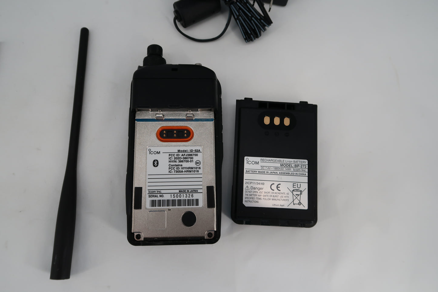 U19997 Used ICOM ID-52A VHF/UHF Digital Handheld Transceiver