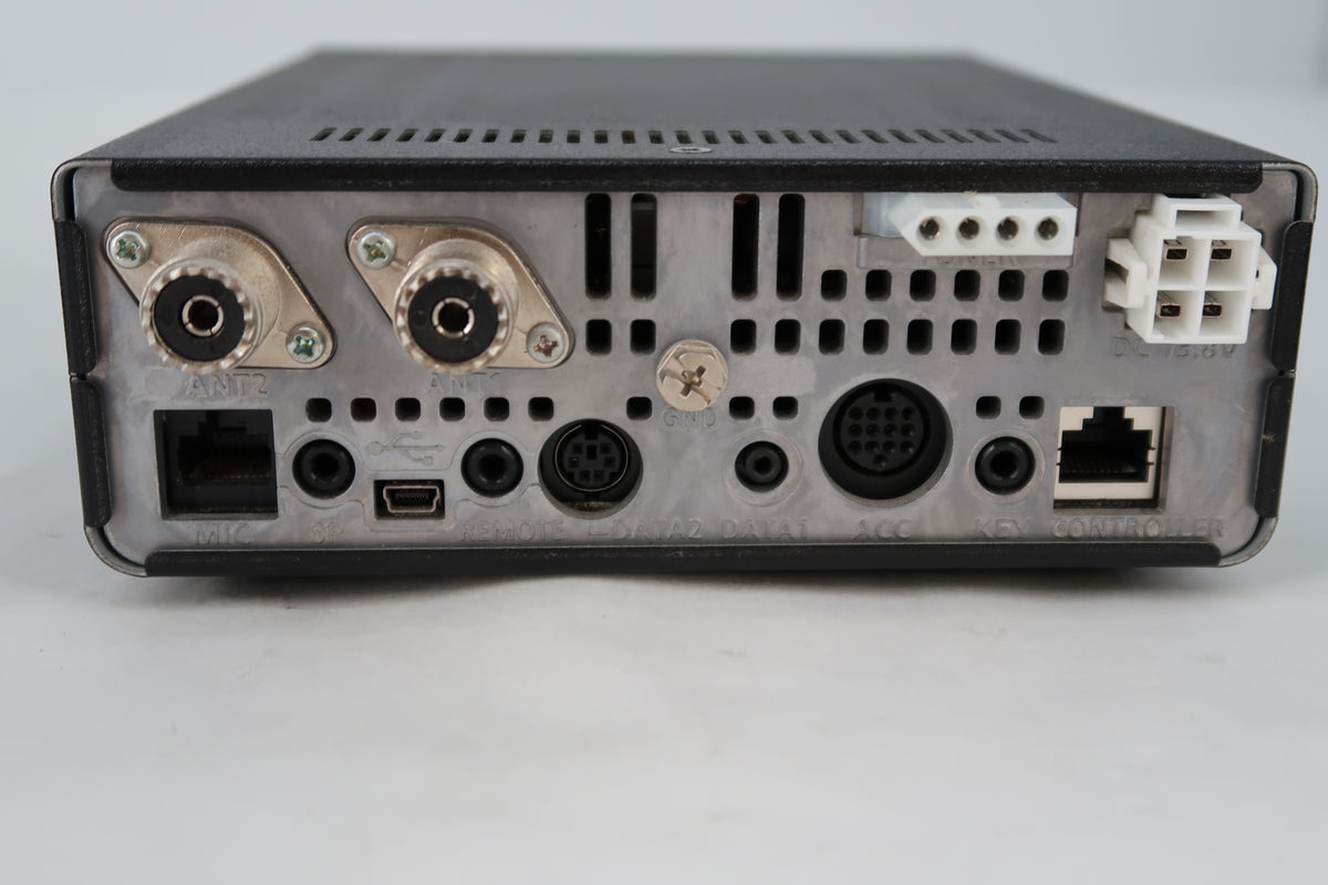 U19991 AS IS Icom IC-7100 No Power on