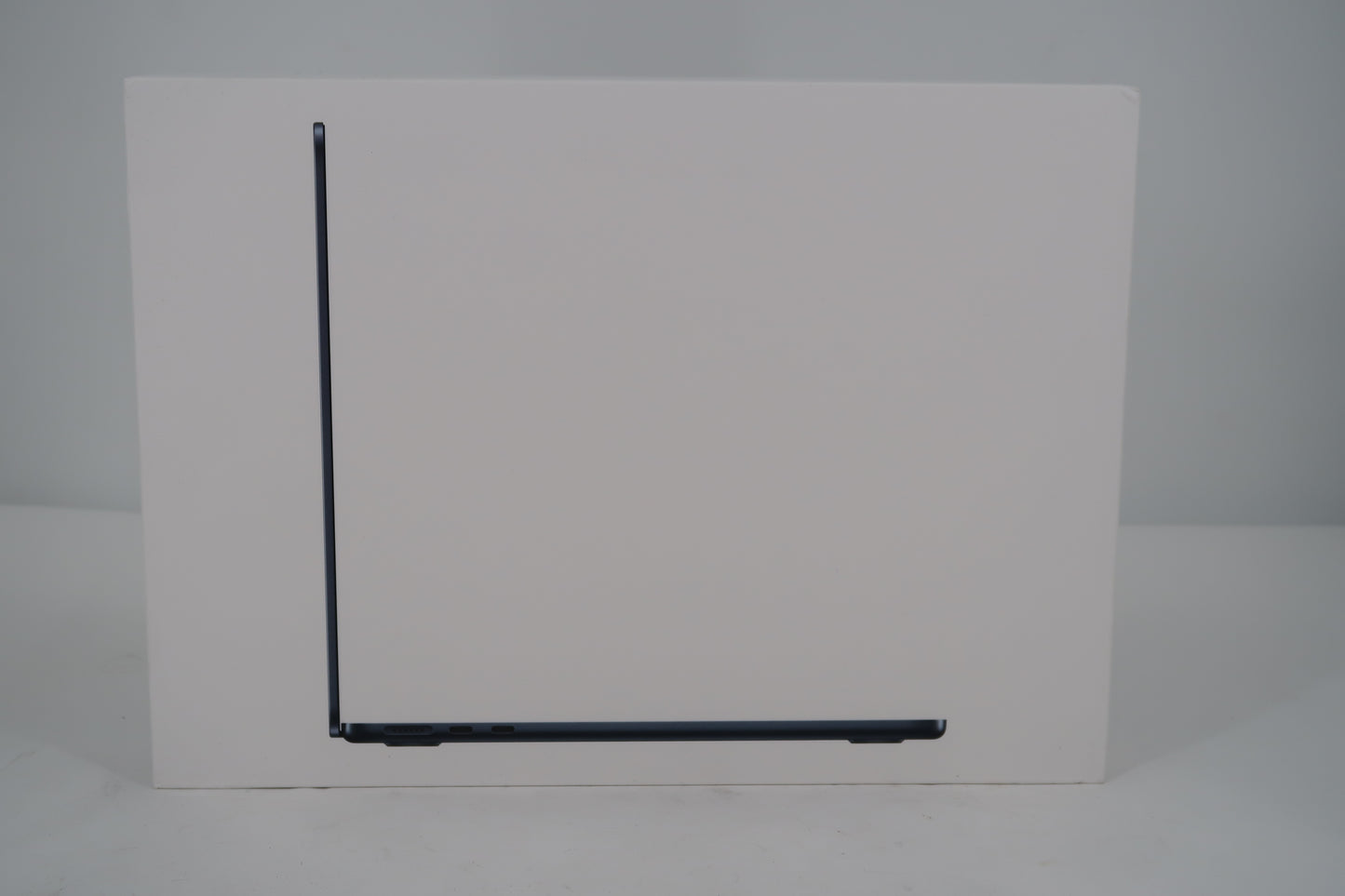 U20013 Used MacBook Air 13in with Apple M2 chip