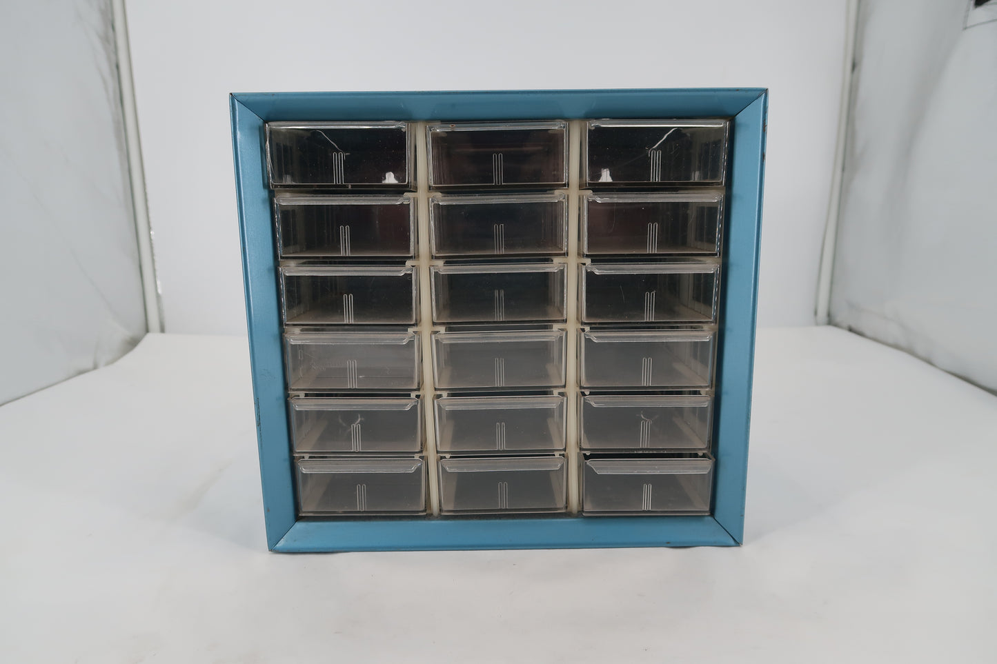 U20038 Used 18-Drawer Parts Storage Cabinet