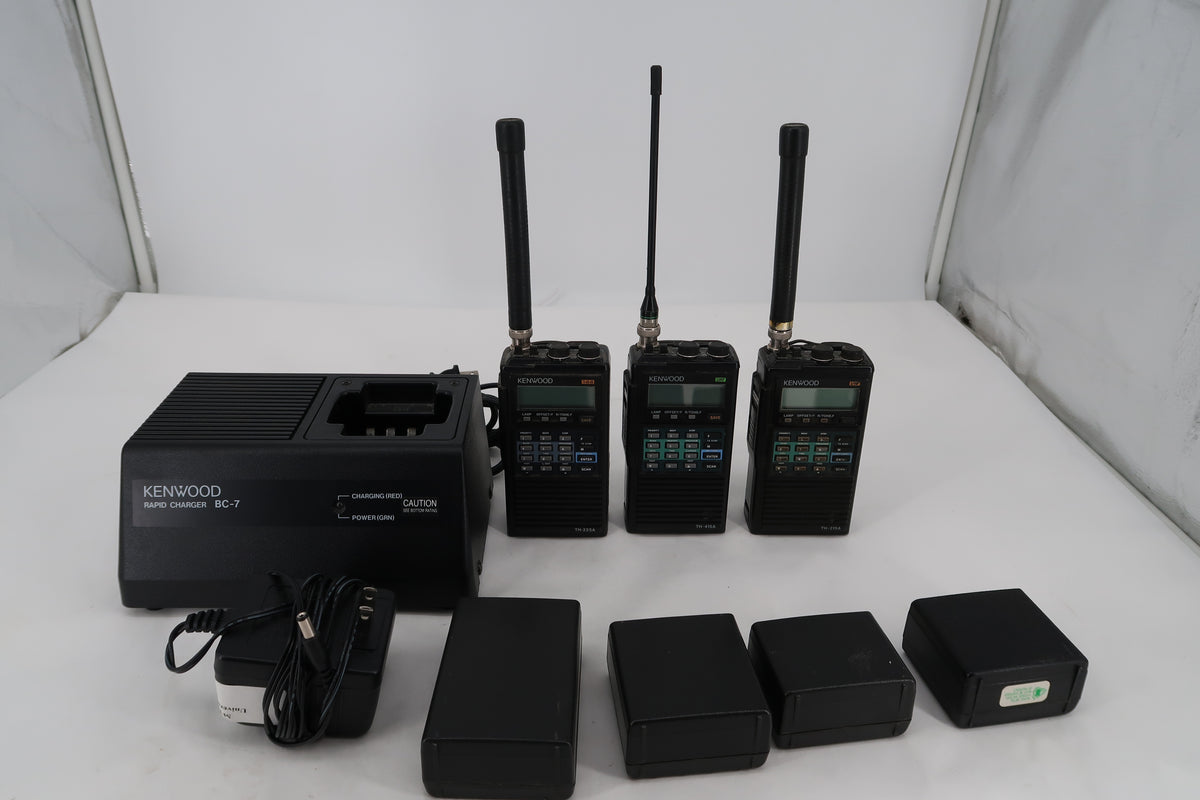 U20058 AS-IS Lot of 3 Kenwood Handheld Transceivers + Batteries + Charger