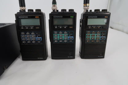 U20058 AS-IS Lot of 3 Kenwood Handheld Transceivers + Batteries + Charger