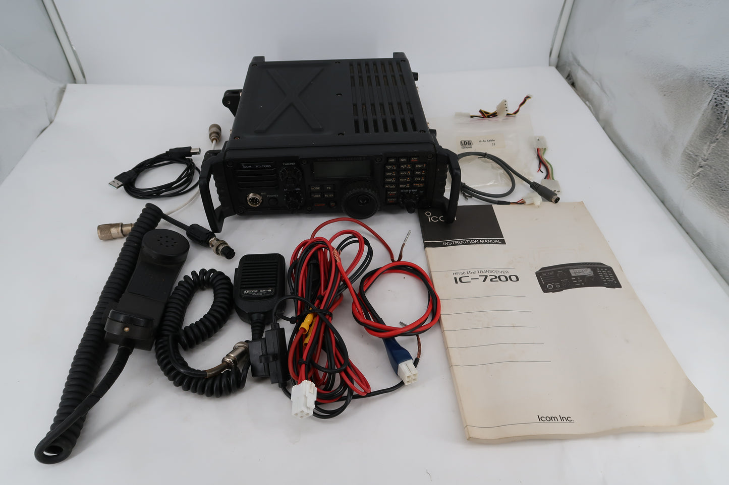 U20092 Used Icom IC-7200 HF/50MHz Transceiver w/ Handset Mic & Accessories (Fair/Smoker Environment)