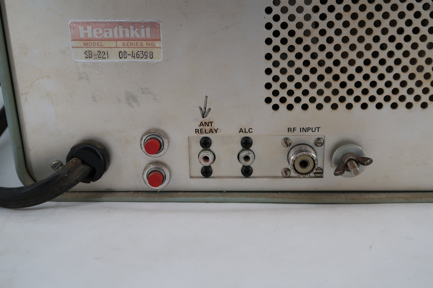 U20106 Used Heathkit SB-221 2KW Linear Amplifier with weak Tubes
