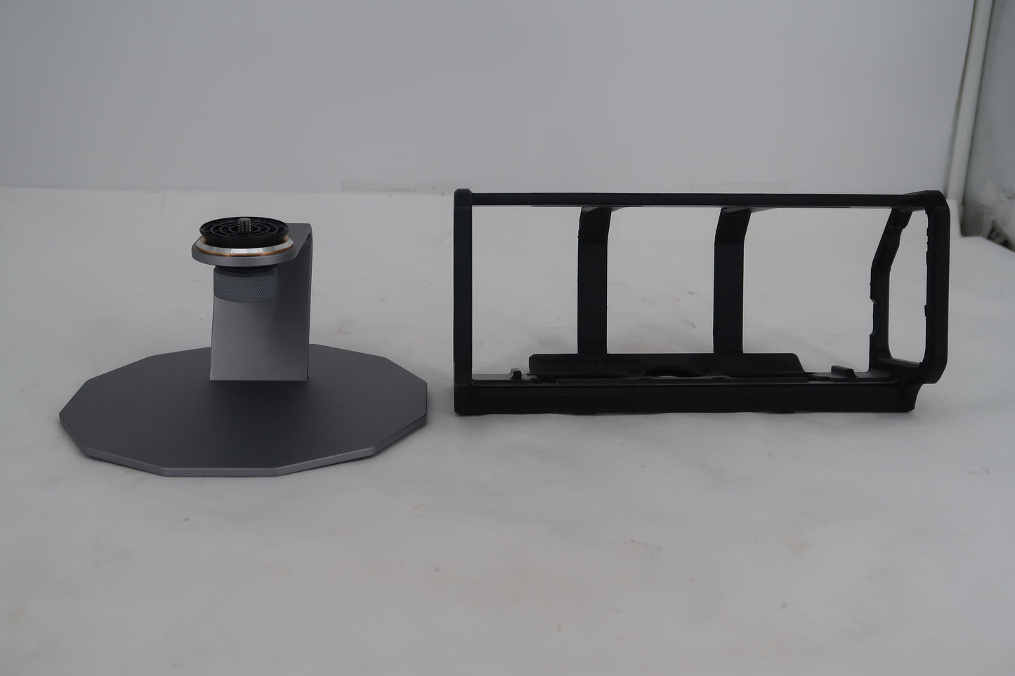 U20108 Used Nebula Desk Stand & 3D Printed Cage for Icom IC-705