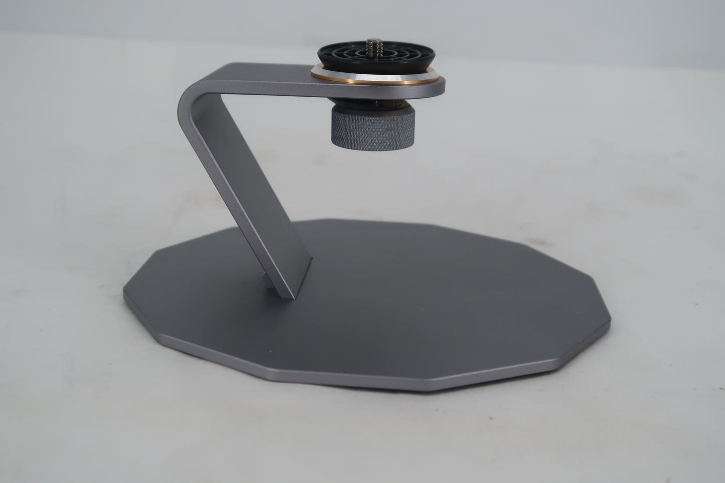 U20108 Used Nebula Desk Stand & 3D Printed Cage for Icom IC-705