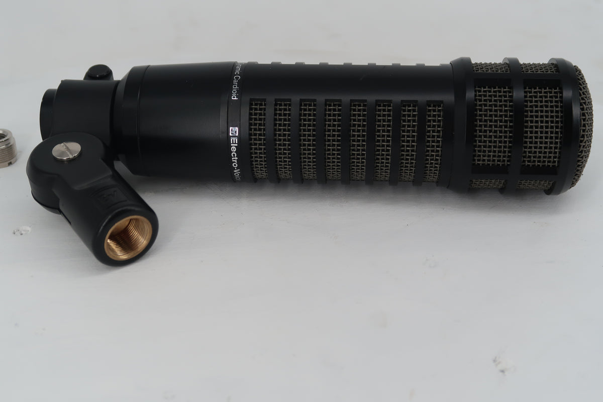 U20162 Used Electrovoice RE320 Variable‑D dynamic Vocal & Instrument Microphone in Carrying Case