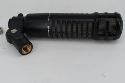 U20162 Used Electrovoice RE320 Variable‑D dynamic Vocal & Instrument Microphone in Carrying Case