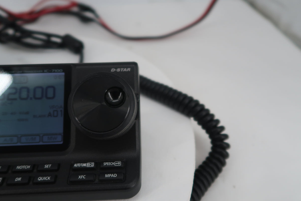 U20183 Used Icom Ic-7100 HF/VHF/UHF All Mode Transceiver in Protective Rolling Case
