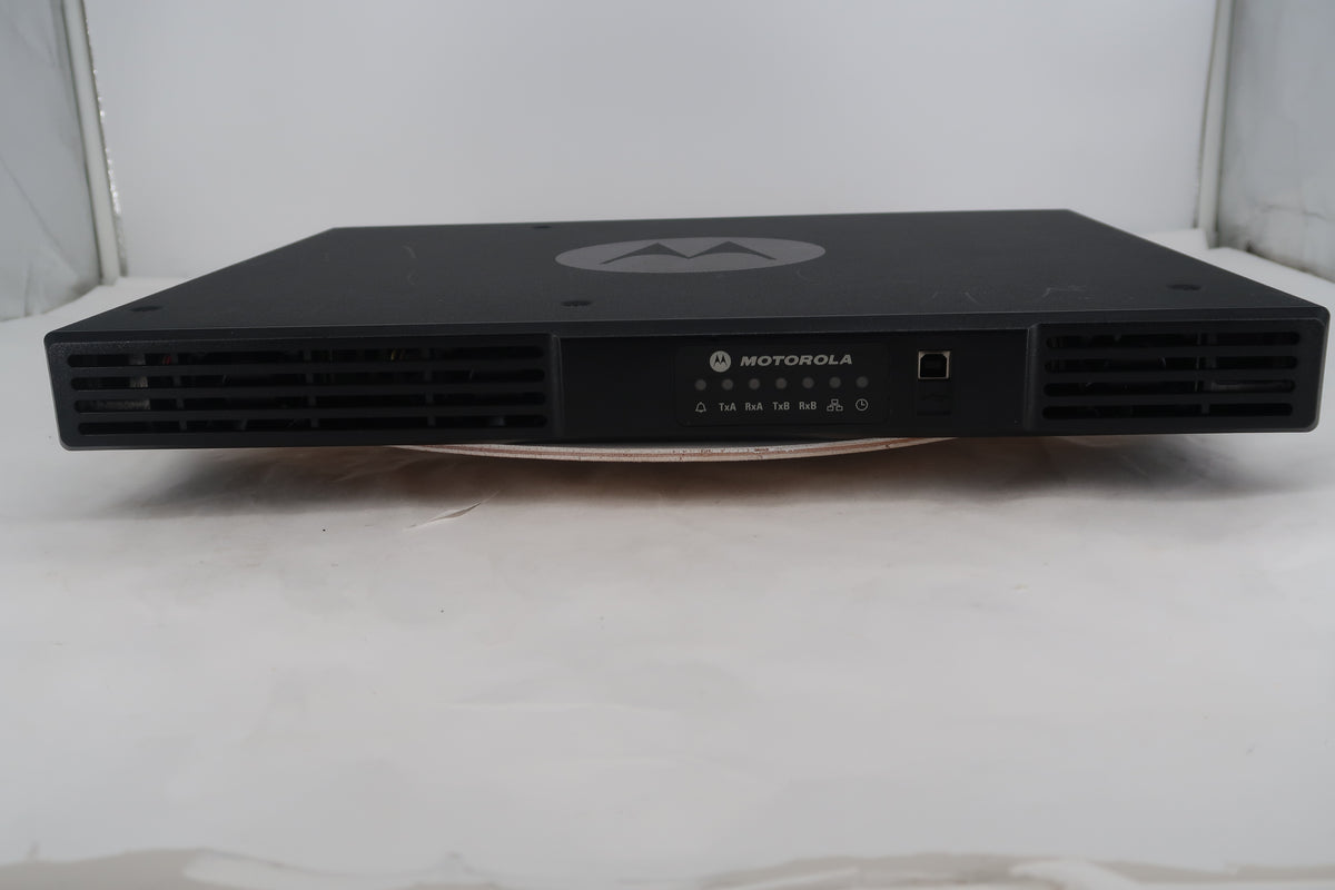 U20200 Used Motorola SLR5700 MOTOTRBO UHF Repeater Model#AAR10QCGANQ1AN