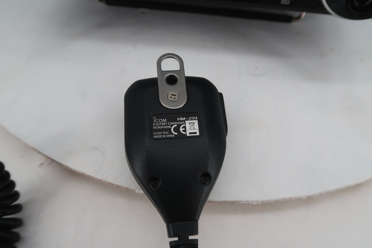 U20201 Used Icom IC-7300 HF/50MHz Transceiver w/Carry Handles