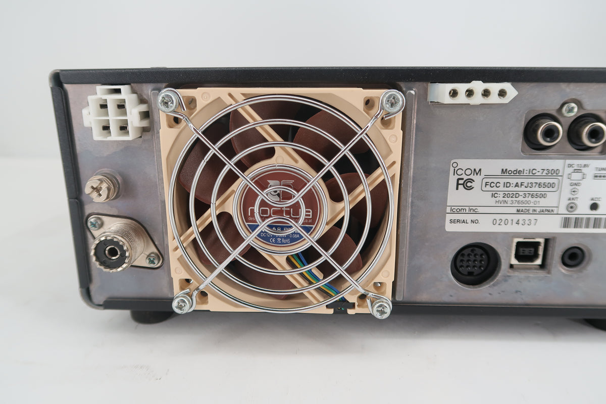 U20201 Used Icom IC-7300 HF/50MHz Transceiver w/Carry Handles