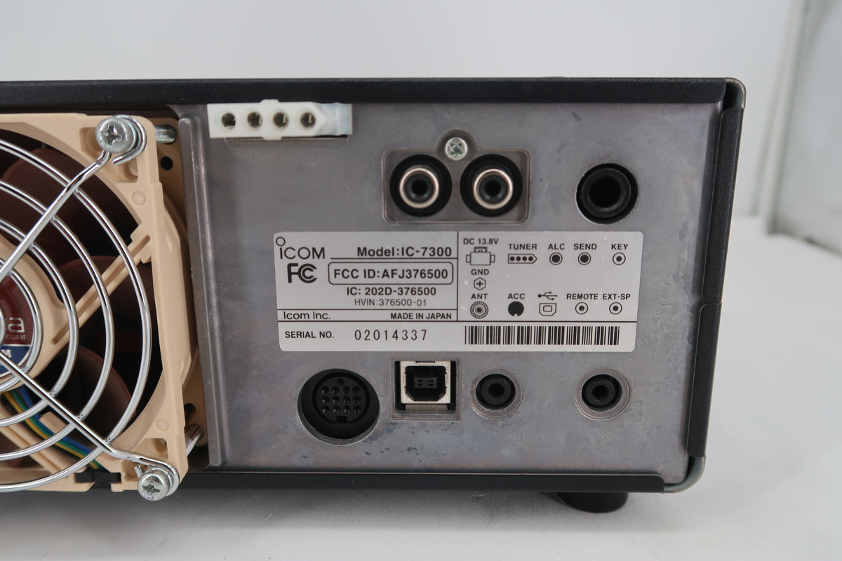 U20201 Used Icom IC-7300 HF/50MHz Transceiver w/Carry Handles