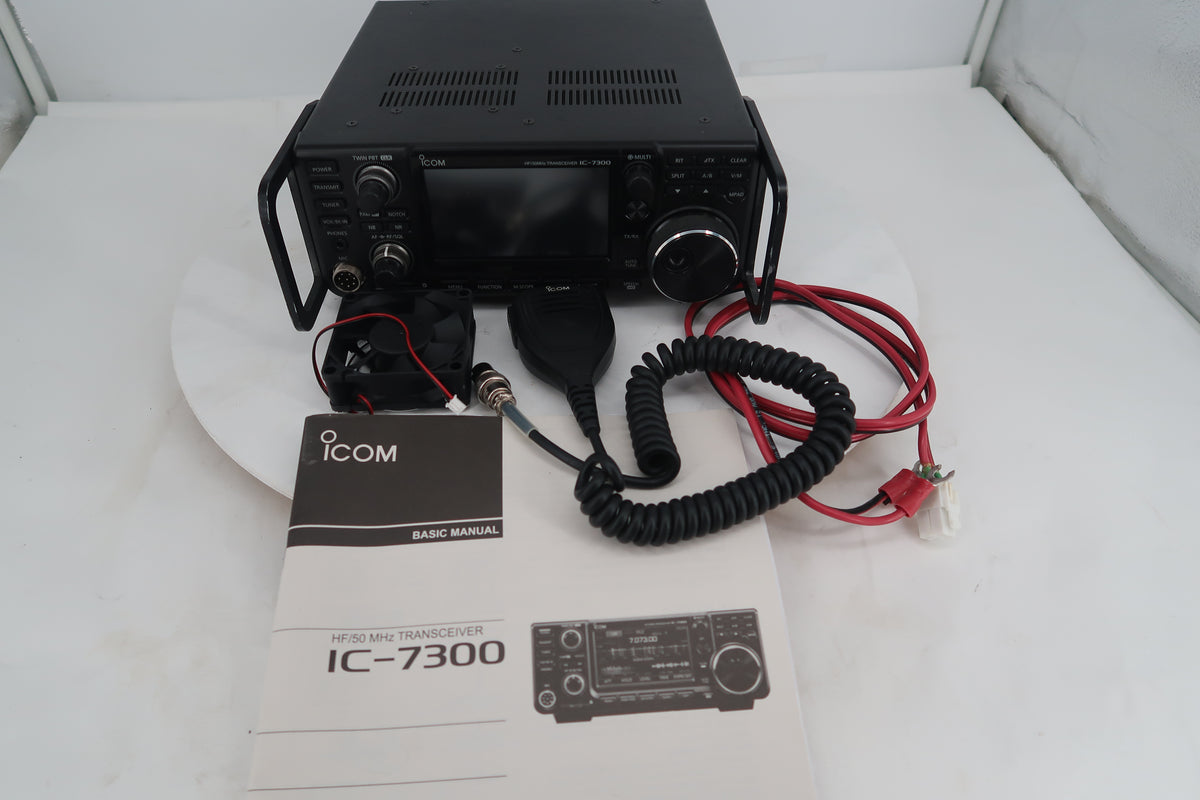 U20201 Used Icom IC-7300 HF/50MHz Transceiver w/Carry Handles