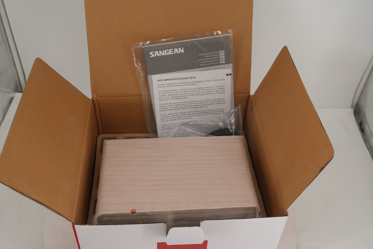 U20249 Never Used Sangean WR-11SE FM/AM Analog Wooden Cabinet Receiver Table Radio