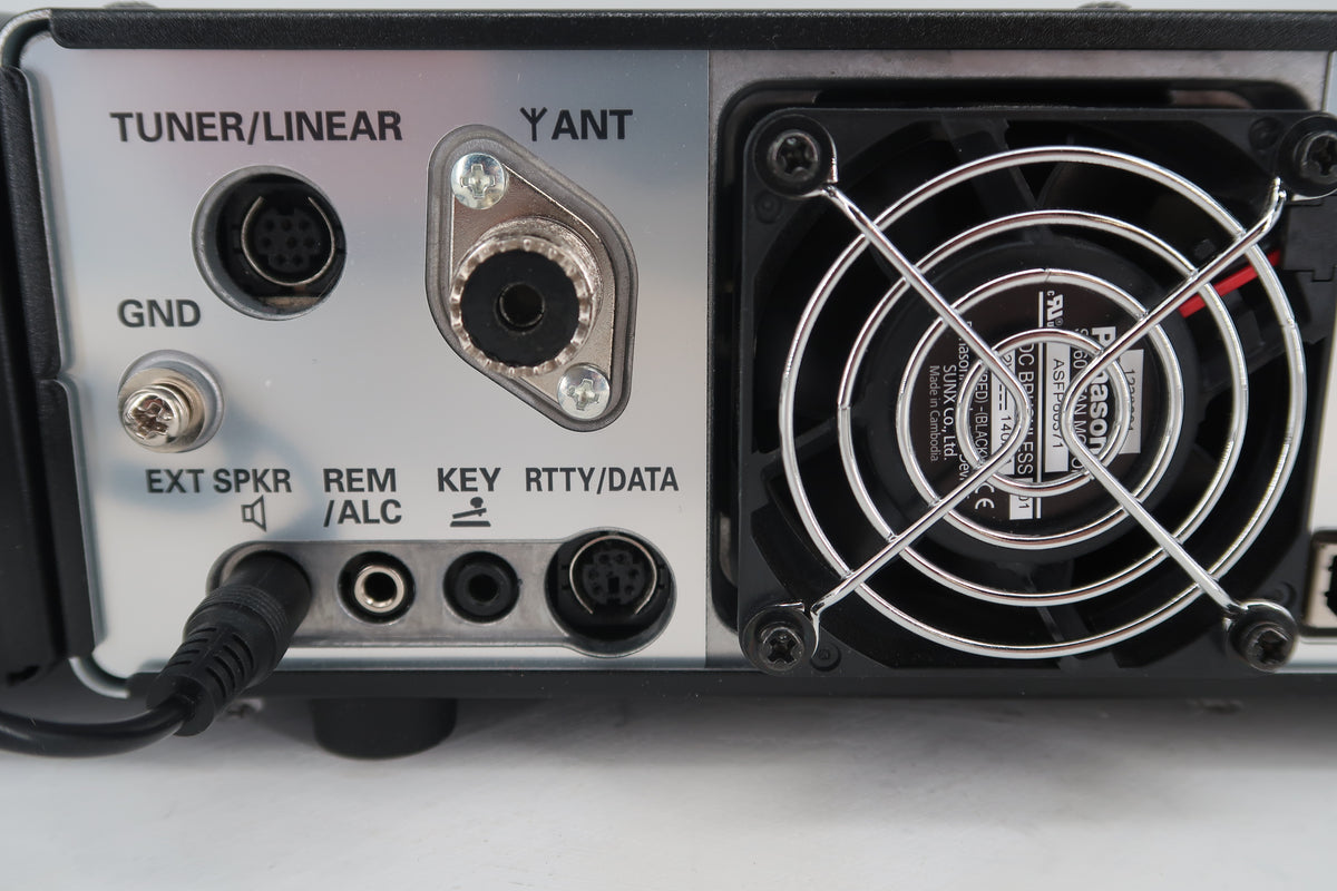 U20261 Used Yaesu FT-710 AESS HF/50MHz Transceiver w/SP-40 External Speaker