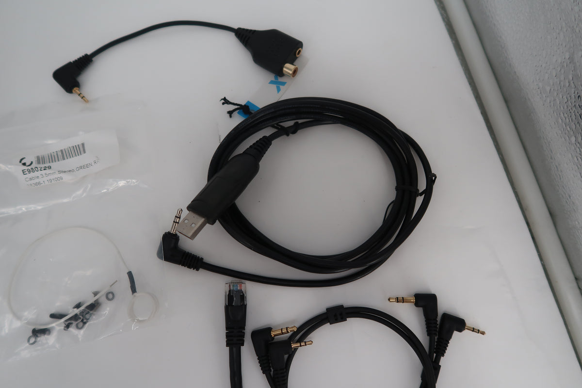 U20323 Used Elecraft KX3 HF/50MHz All-Mode 10W Transceiver & PX3 Panadapter in Elecraft Carrying Case