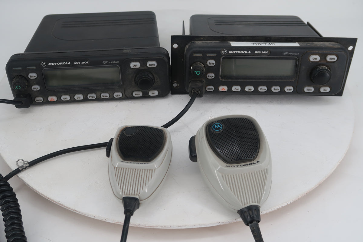U20353 AS-IS Lot Untested of 2 Motorola MCS 2000 M01HX+822W Model II 800MHz 15W Radio