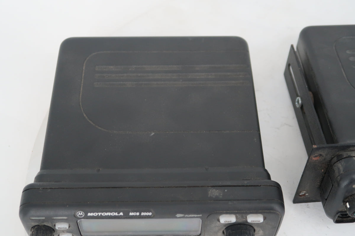 U20353 AS-IS Lot Untested of 2 Motorola MCS 2000 M01HX+822W Model II 800MHz 15W Radio