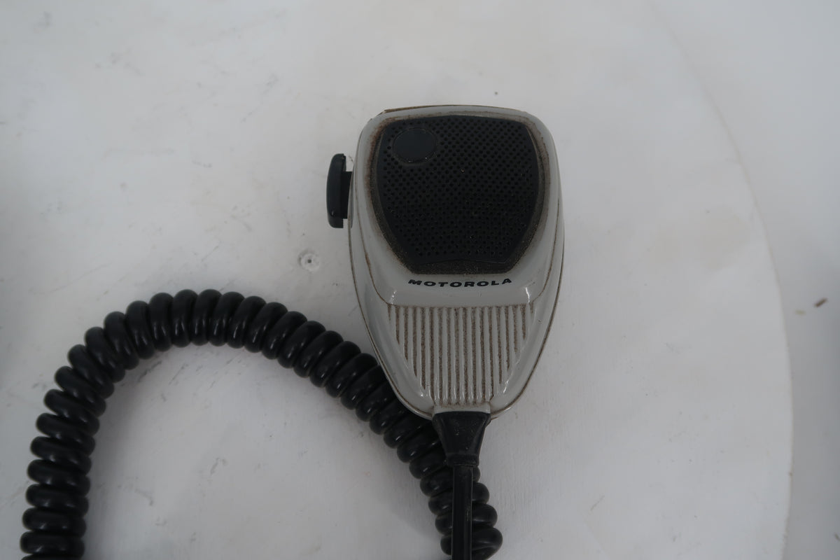 U20353 AS-IS Lot Untested of 2 Motorola MCS 2000 M01HX+822W Model II 800MHz 15W Radio