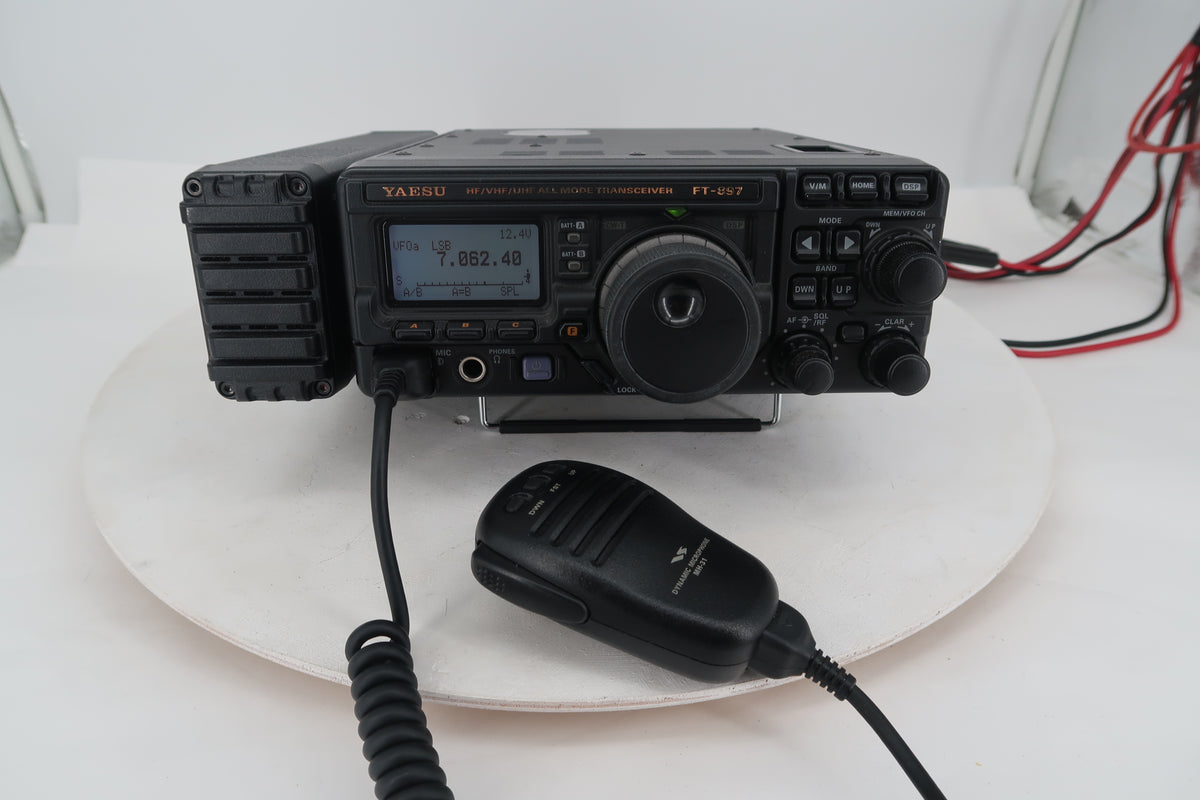 U20355 Used Yaesu FT-897D HF/VHF/UHF All-Mode 100W Transceiver w/FC-30 & DigiRig