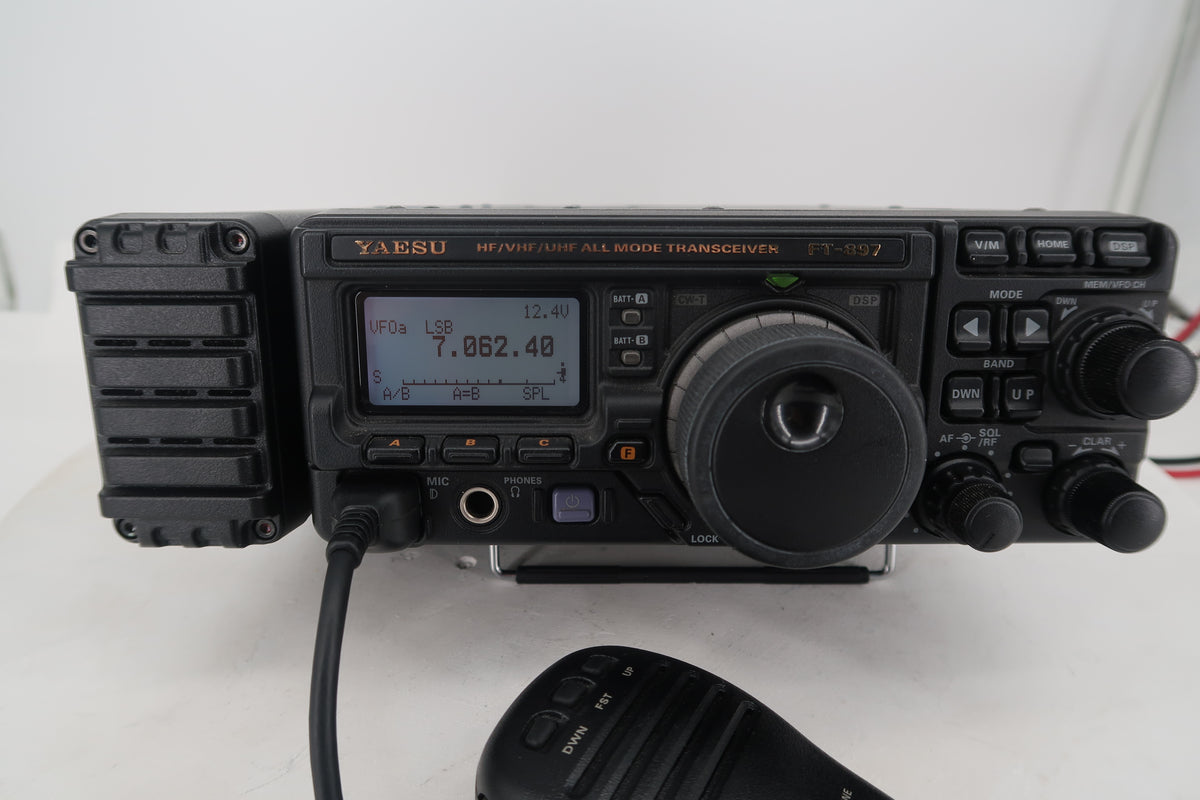 U20355 Used Yaesu FT-897D HF/VHF/UHF All-Mode 100W Transceiver w/FC-30 & DigiRig