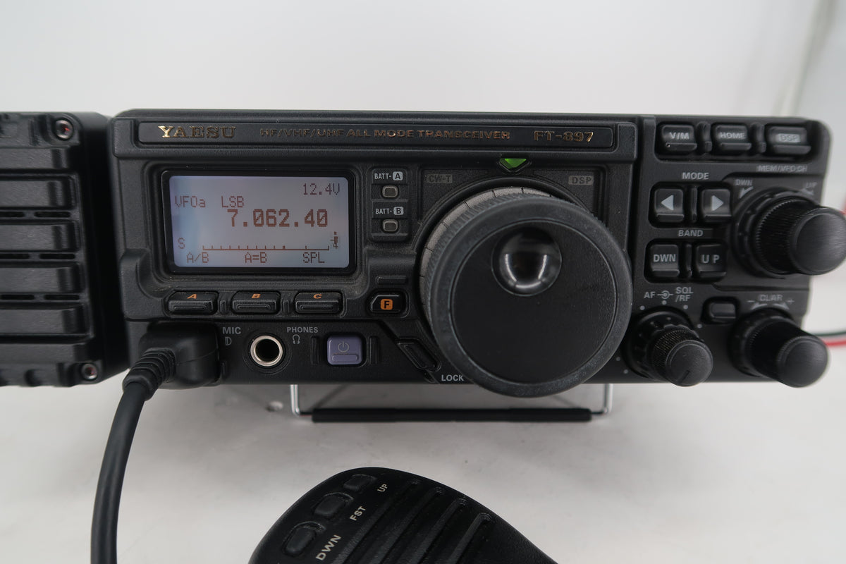 U20355 Used Yaesu FT-897D HF/VHF/UHF All-Mode 100W Transceiver w/FC-30 & DigiRig