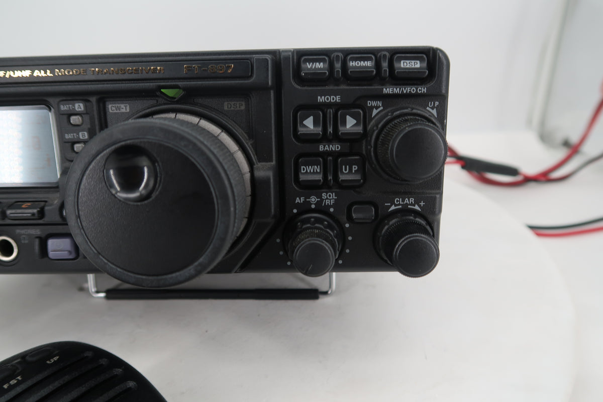 U20355 Used Yaesu FT-897D HF/VHF/UHF All-Mode 100W Transceiver w/FC-30 & DigiRig