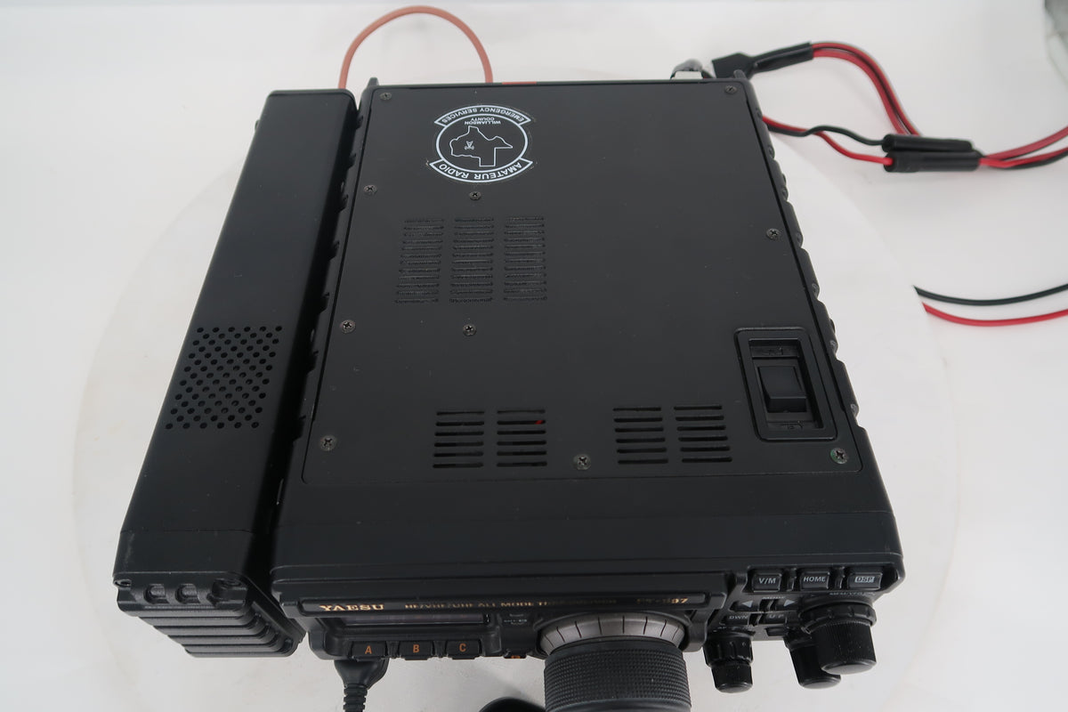 U20355 Used Yaesu FT-897D HF/VHF/UHF All-Mode 100W Transceiver w/FC-30 & DigiRig