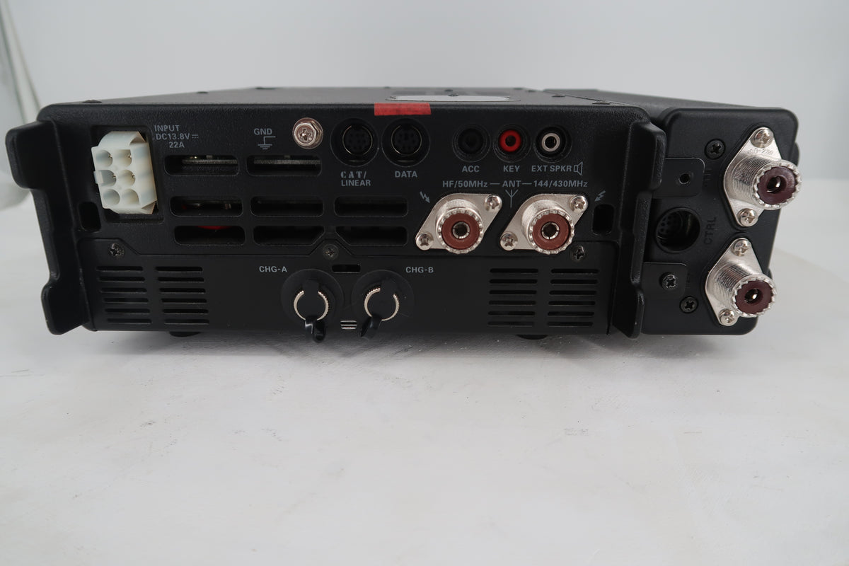 U20355 Used Yaesu FT-897D HF/VHF/UHF All-Mode 100W Transceiver w/FC-30 & DigiRig