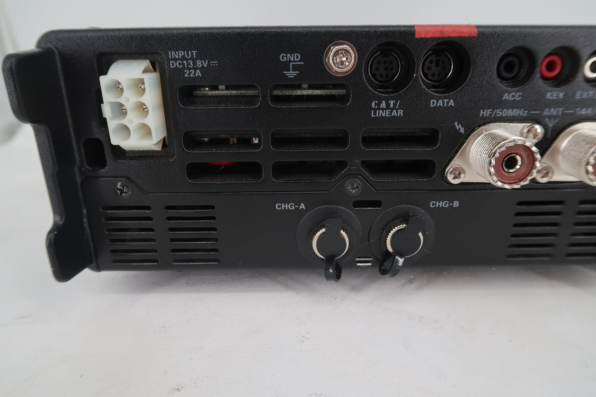U20355 Used Yaesu FT-897D HF/VHF/UHF All-Mode 100W Transceiver w/FC-30 & DigiRig