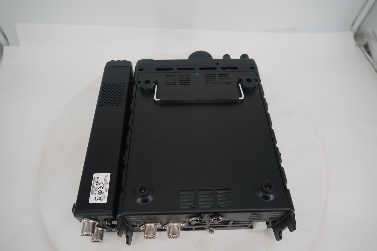 U20355 Used Yaesu FT-897D HF/VHF/UHF All-Mode 100W Transceiver w/FC-30 & DigiRig