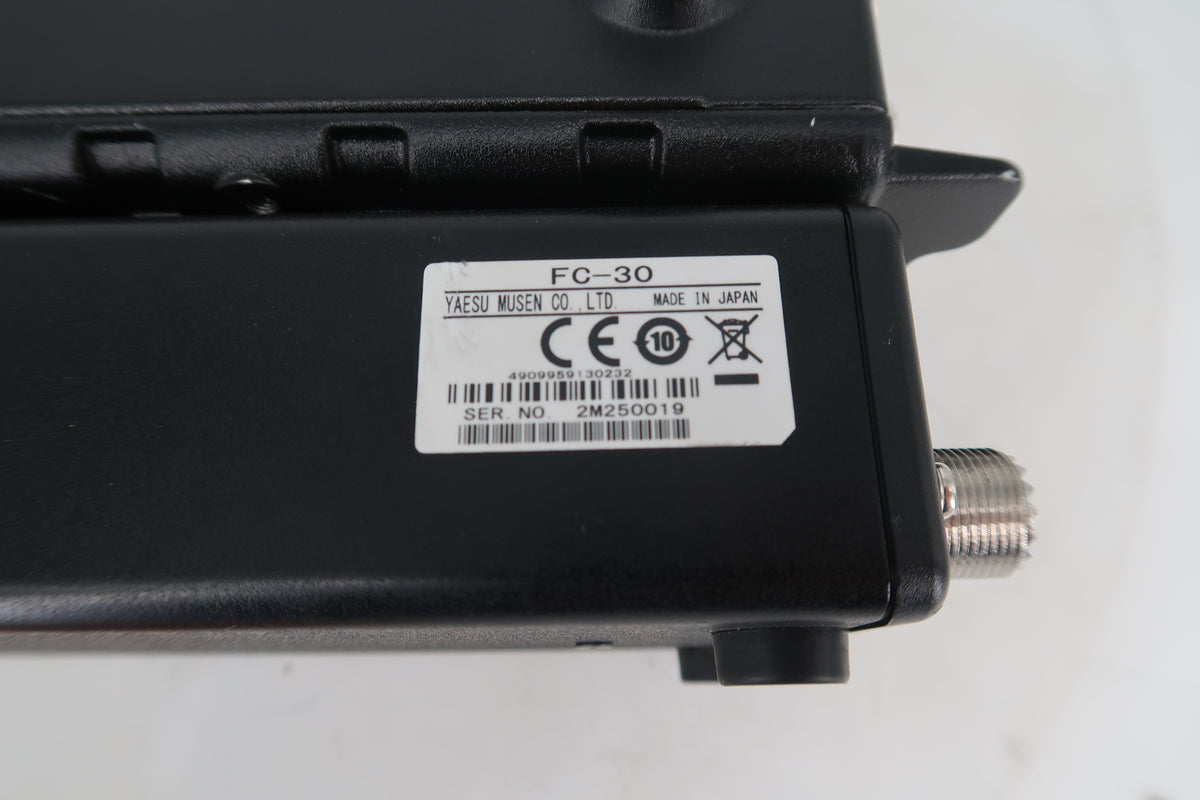 U20355 Used Yaesu FT-897D HF/VHF/UHF All-Mode 100W Transceiver w/FC-30 & DigiRig