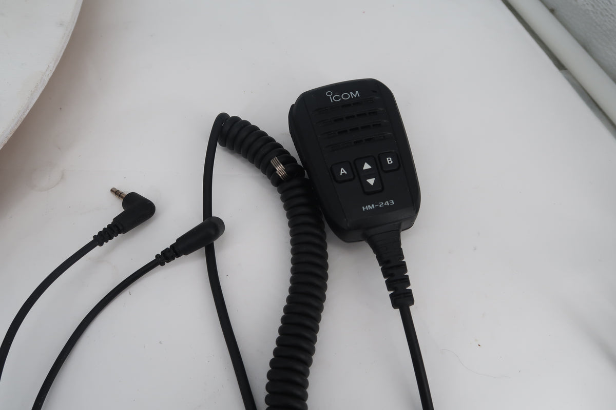 U20366 Used ICOM IC-705 HF/50/144/430MHz All-Mode w/D-STAR 10W QRP Transceiver