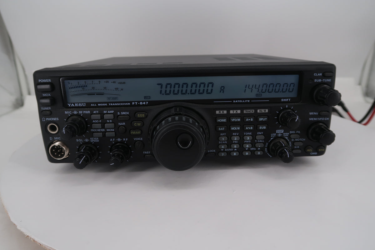 U20426 Used Yaesu FT-847 Earth Station HF/VHF/UHF All Mode Transceiver