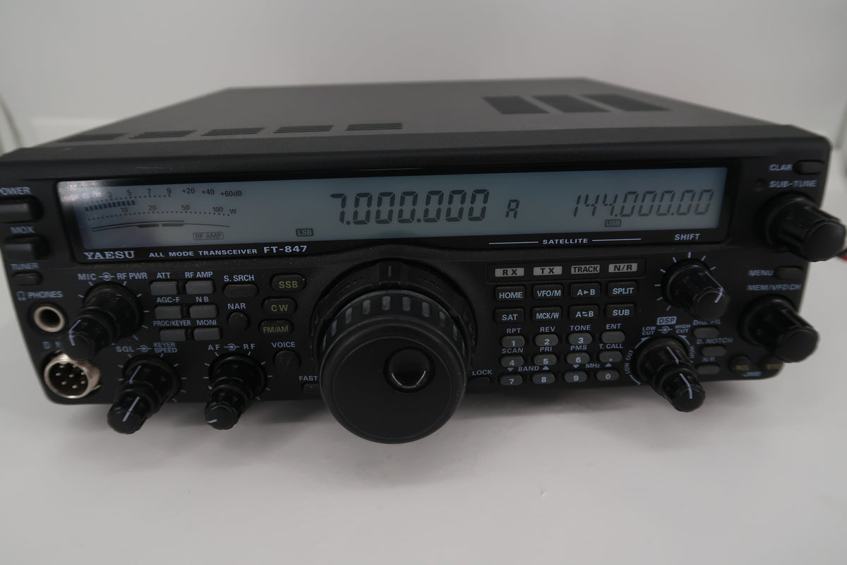 U20426 Used Yaesu FT-847 Earth Station HF/VHF/UHF All Mode Transceiver