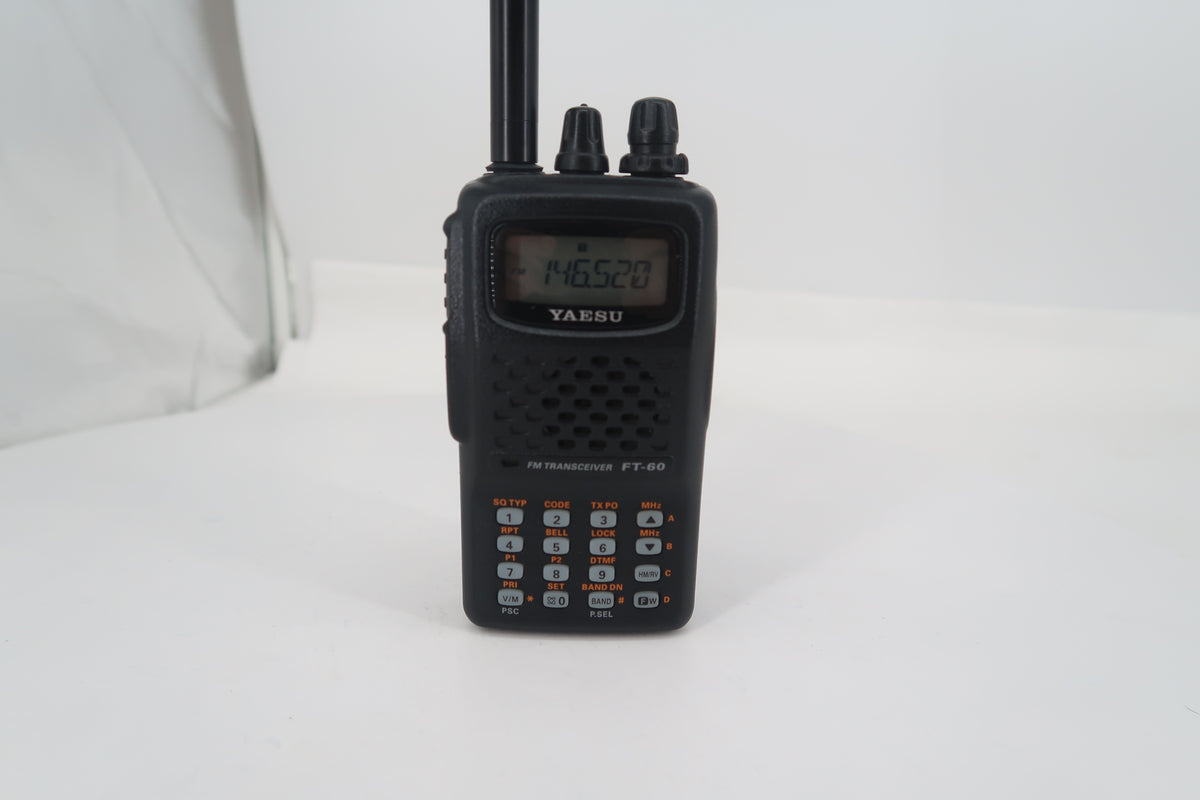 U20430 Used Yaesu FT-60R Dual-Band 144/430MHz FM 5W Handheld Transceiver
