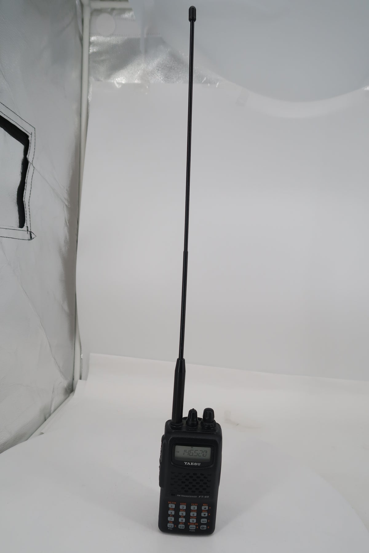 U20430 Used Yaesu FT-60R Dual-Band 144/430MHz FM 5W Handheld Transceiver