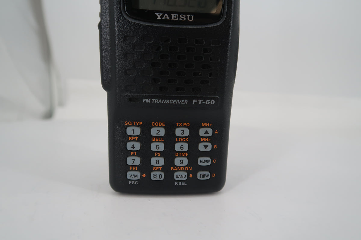 U20430 Used Yaesu FT-60R Dual-Band 144/430MHz FM 5W Handheld Transceiver
